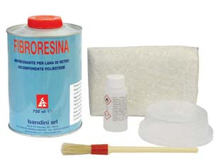 Kit fibroresina - ml.750 - composto da resina poliestere, relativo catalizzatore, mq.0,5 di lana di vetro, pennelo e ciotola di mescolazione