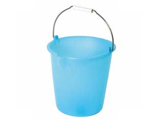 Secchio con becco - ø cm.24x22h lt.7 - in plastica colore azzurra, flessibile e resistente, manico in acciaio zincato, impugnatura plastica
