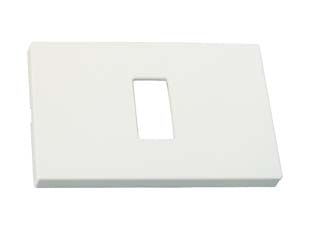 Placca 1 posto venus - mm.115x80h. - (1861.1F.B) - in resina, fissaggio a pressione su supporti rettangolare 3 posti serie VENUS e 'MAGIC', colore bianca RAL 9010
