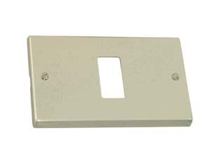 Placca 1 posto in alluminio paglierino - mm.115x80h. - in alluminio anodizzato, fissaggio con viti, compatibile con la serie 'MAGIC' e similari, colore paglierino