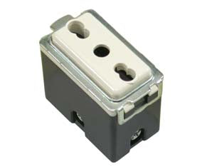 Presa sicurezza bivalente venus - 2 poli+terra 10/16A alveoli ø mm.4/5 (7079.N) - presa di sicurezza bivalente standard italiano-tedesco 250V, colore avorio RAL 9001, monta su tutte le placche MILLENNIUM e c...