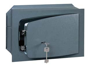 Cassaforte con chiave doppia mappa 8a010 - mm.420x245x300h. Kg.25,8 (8A010-41) - frontale monoblocco in acciaio da mm.8 di spessore con taglio laser tra cornice e sportello, con 2 catenacci girevoli contro ...