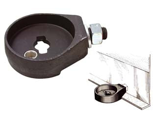 Squadra per lucchetto bloccaserranda sf - in acciaio temprato, con rondella e dado ø mm.16MA e boccola temprata, da fissare in piano al pavimento sull’elemento base de...