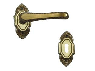 Maniglia lavinia con rosetta in ottone - tipo leggero - in ottone fumè, quadro maniglia mm.8