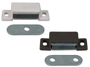 Cricchetto magnetico rettangolare normale - mm.48x18x13h., 2 fori, in plastica marrone - Nessuna Descrizione per questo prodotto
