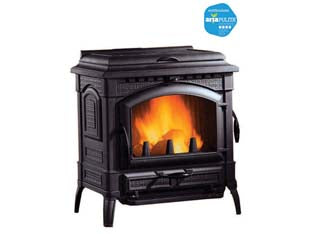 Stufa a legna isotta con cerchi evo 11,9 kw antracite - misure cm.79x66x83h. - peso Kg.216 - 14,5 kw potenza termica globale, 11,9 Kw potenza nominale utile per mc.338 riscaldabili, consumo kg/h.3,2, tubo uscita fumi ø...