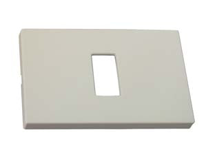 Placca 1 posto venus - mm.115x80h. - (1861.1F.AVOR) - in resina, fissaggio a pressione su supporti rettangolare 3 posti serie VENUS e 'MAGIC', colore avorio RAL 9001
