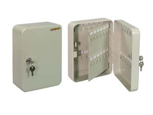 Cassetta portachiavi con cilindro a leva - mm.180x75x250h. 48 ganci - in metallo pesante verniciato, colori vari, chiusura a gancio sul frontale, cilindro di sicurezza tondo, dotazione 2 chiavi t...