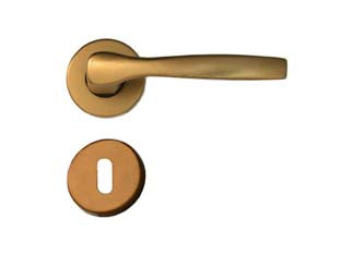 Maniglia alu con rosetta in alluminio bronzato - in alluminio bronzato, quadro maniglia mm.8