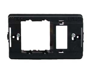 Supporto per placche per presa schuko + 1 posto - presa schuko + 1 posto - supporto in policarbonato, adatto per inserire frutti tipo magic o similari, colore nero