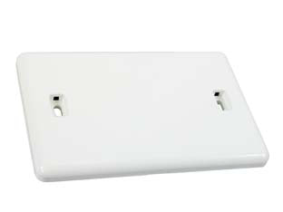 Placca coperchio per scatola da incasso rettangolare - 3 posti - in tecnopolimeri, fissaggio con viti comprese, colore bianco RAL 9010, IP40