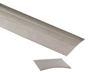 Piaggia piana adesiva inox - cm.93x3,5 - profili adesivi in acciaio inox che consentono di raccordare in modo continuo e senza gradini pavimentazioni adiacenti che si...