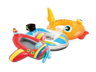 Canotto gonfiabile baby assortito 3-6 anni - peso kg.1,41 (59380) - in vinile spessore mm.0,20, portata massima kg.27, kit corredo di riparazione, 3 stampe assortite: aeroplano cm.119x114, barc...
