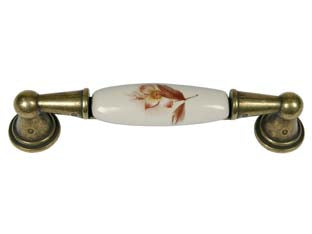 Maniglia per mobili in porcellana mod.m01.01 avorio decoro fiore - mm.116x17h. - interfori mm.96 - maniglia in porcellana colore avorio con fiore, base ottone anticato