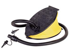 Pompa gonfiaggio/sgonfiaggio a pedale con soffietto - cm.28x19 - volume 1400cc - (art.62004) - con tubo flessibile dotato di 3 ugelli di varie dimensioni adatti alla maggior parte delle valvole esistenti, gonfia/sgonfia