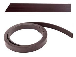 Calamita a nastro in rotolo - mm.12x2 rotolo da mt.5 - può essere tagliata con forbici comuni e può essere impiegata per appendere piccoli oggetti su superfici metalliche, per fiss...