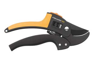 Forbice pota powerstep incudine - cm.19 (111670) - hanno un'unica lama che taglia appoggiando su un'incudine, sono perfette per tagliare rami molto duri o secchi, taglio passa...