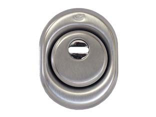 Defender 325/c in acciaio cromo satinato - mm.50x18h. interasse mm.38 - corpo in acciaio carbonitrurato e zincato, durezza 60 Hrc, protezione entrata chiave in acciaio carbonitrurato, bocchetta est...