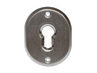 Bocchetta ovale in ottone cromo satinato per cilindri sagomati 316l - mm.70x90h. spessore mm.4 - con trattamento di elettrocataforesi per una piu' lunga durata di utilizzo