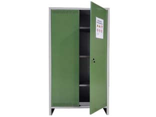 Armadio stoccaggio fitosanitari a due ante cm.179,5h. - cm.100x40x179,5h, smontato - in acciao 8/10mm, verniciatura colore verde RAL 6011, etichetta adesiva conforme alla normativa, 3 mensole forate in lamiera ...