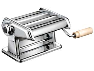 Macchina pasta manuale titania - in acciaio cromato, regolabile 6 spessori, larghezza rullo mm.150, manovella con manico in legno, ingranaggi in acciaio sinte...