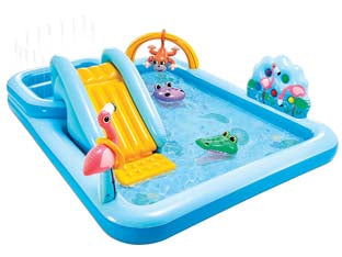 Piscina gonfiabile jungle adventure play center +2 anni - cm.244x198x71h. - peso kg.7,10 (57161) - in vinile spessore mm.0,30, due piscine in una, una piccola e una grande, comprensiva di scivolo, palme gonfiabili, pupazzi g...