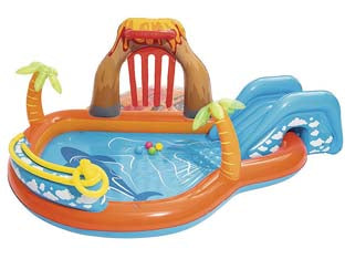 Piscina con giochi gonfiabile lava lagoon +2 anni - cm.265x265x104 - peso Kg.5,900 (art.53069) - piscina con giochi realizzata in vinile spessore mm.0,27, cuscino gonfiabile sul fondo per un maggiore confort, comprende: 4 ...