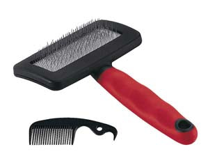 Spazzola cardatrice gro 5944 medium cani e gatti pelo medio e lungo - cm.16X9,8X3,3h. - ideata per la cura del sottomanto di cani e gatti dal pelo medio e lungo, grazie ai fili piegati in acciaio inox di cui è dot...