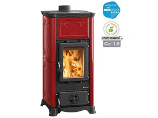 Stufa a legna emiliana 6,5 kw bordeaux (conto termico) - misure cm.45,3x49x95h. - peso kg.140 - 7,6 kw potenza termica globale, 6,5 kw potenza nominale utile per mc.186 riscaldabili, consumo kg./h 1,7- rendimento 85%, dim...
