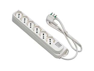 Multipresa 6 posti bipasso + schuko con interruttore linea retail - bianca 47430 - cavo mt.1,5 3G1 H05VV-F, 6 prese bipasso con schuko 2P+T 16A, spina salvaspazio a 90° a squadra 2P+T 16A, con asole di fissag...