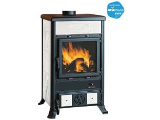 Stufa a legna rossella r1 bii 8,8 kw bianco infinity - misure cm.57,8x58,6x91,5h. - peso Kg.155 - 11,0 kw potenza termica globale, 8,8 Kw potenza nominale utile per mc.252 riscaldati, consumo kg/h. 2,4, tubo uscita fumi ø c...