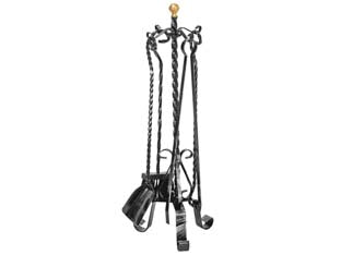 Set 4 attrezzi torciglione con treppiedi per camino - cm.70h. - in ferro battuto verniciato nero con pomolo in ottone