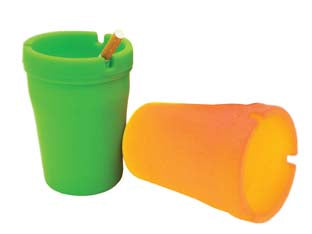 Posacenere plastica - cm.7,5x10,5h. - PP, da appoggio, colori assortiti: arancione e verde