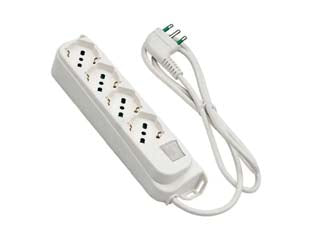 Multipresa 4 posti bipasso+schuko c/interr.termico 2 poli+ t16a retail - bianca 474204 - cavo mt.1,5 3G0,75 H5VV-F, spina salvaspazio a 90° taliana 2P+T 10A, con asole di fissaggio su due piani perpendicolari per p...