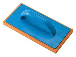Frattone gommaspugna per intonaco base e manico in plastica - cm.28x14 - 42457 - gomma morbida arancio spessore mm.19, con manico con impugnatura ergonomica in polistirolo anti-urto e base in prolipropilene...