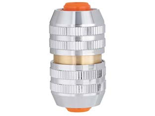 Raccordo riparatore metal-jet in blister - 3/4' 9615 - Raccordo riparatore per tubi in ottone cromato. Salva il tubo danneggiato: unisce i due segmenti ottenuti tagliandolo nel pun...