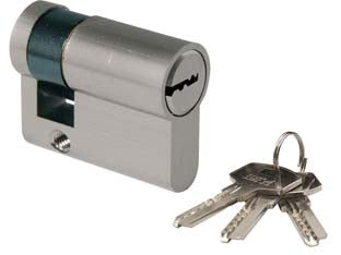 Mezzo cilindro europeo 2303 - mm.40 decentrato (30+10) KA - mezzo cilindro in ottone cromo satinato, in dotazione: 3 chiavi profilo europeo