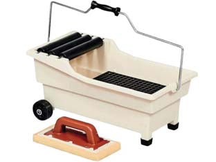 Vaschetta lavaggio pulirapid lt.20 kit griglia 3 rulli e 1 frattone - cm.56x30x30h. - portata lt.20 - kit di lavaggio PULIRAPID composto da vasca in plastica antiurto, tre rulli spremitori in plastica antiurto su perni in accia...