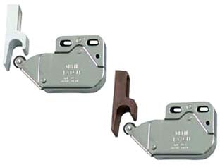 Cricchetto a spinta mini latch con riscontro - mm.33x26x11 - marrone - in acciaio nichelato cromato