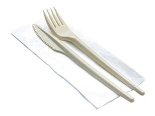 Bis posate biocompostabili + tovagliolo - color avorio - tovagliolo cm.33x33 - comprende forchetta, coltello e tovagliolo a 2 veli, in bustina