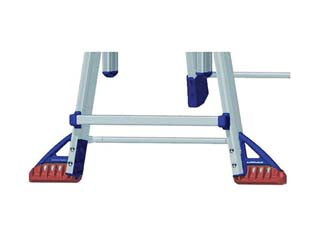 Kit adeguamento en131-4 etichetta + stabilizzatori scala briko blu - per scala BB/4 - estende la base della scala alle estremità senza creare ostacoli in salita, con la loro applicazine la scala rispetta la norm...