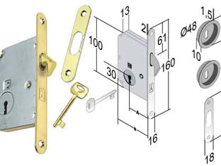 Serratura porte scorrevoli a gancio chiave patent b. tondo ott. luc. - mm.50 frontale e incontro ottone lucido - scatola in acciaio zincato, catenaccio a gancio rientrante, con quadro maniglia da mm.8 passante