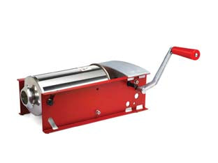 Insaccatrice con cilindro inox start - capacità lt.7 - peso Kg.9 -cm63,5x21x16h (20100) - realizzata con struttura portante in acciaio verniciato, cilindro in acciaio inox AISI-304, le saldature assicurano la tenuta...