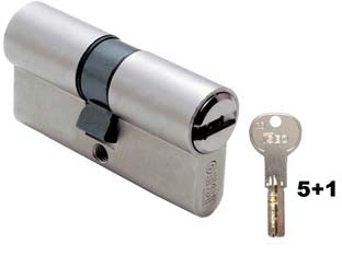 Cilindro europeo r6 plus 82r60 - mm.80 decentrato (35x45) (82R6035459C5) - corpo in ottone nichelato a 6 spine, spina antitrapano nel corpo cilindro, CAMMA DIN 30° sporgente e vite mm.65, 5 chiavi + c...
