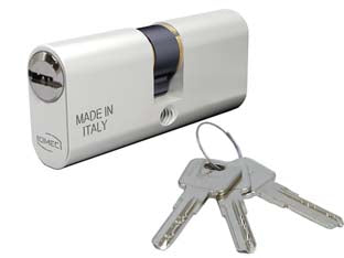 Cilindro a infilare ovale in  alluminio con chiave piatta 2140 - mm.70 decentrato (30x40) (2140/14L) - corpo in alluminio ad alta resistenza, barilotti in ottone nichelato con guida-chiave, perni e controperni in acciaio inox, m...